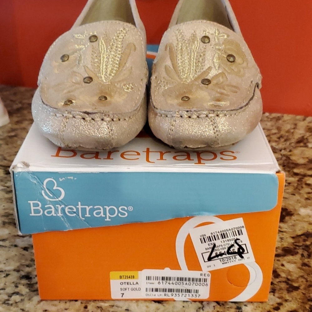 BareTraps Otella Slip Ons - Picture 2 of 7